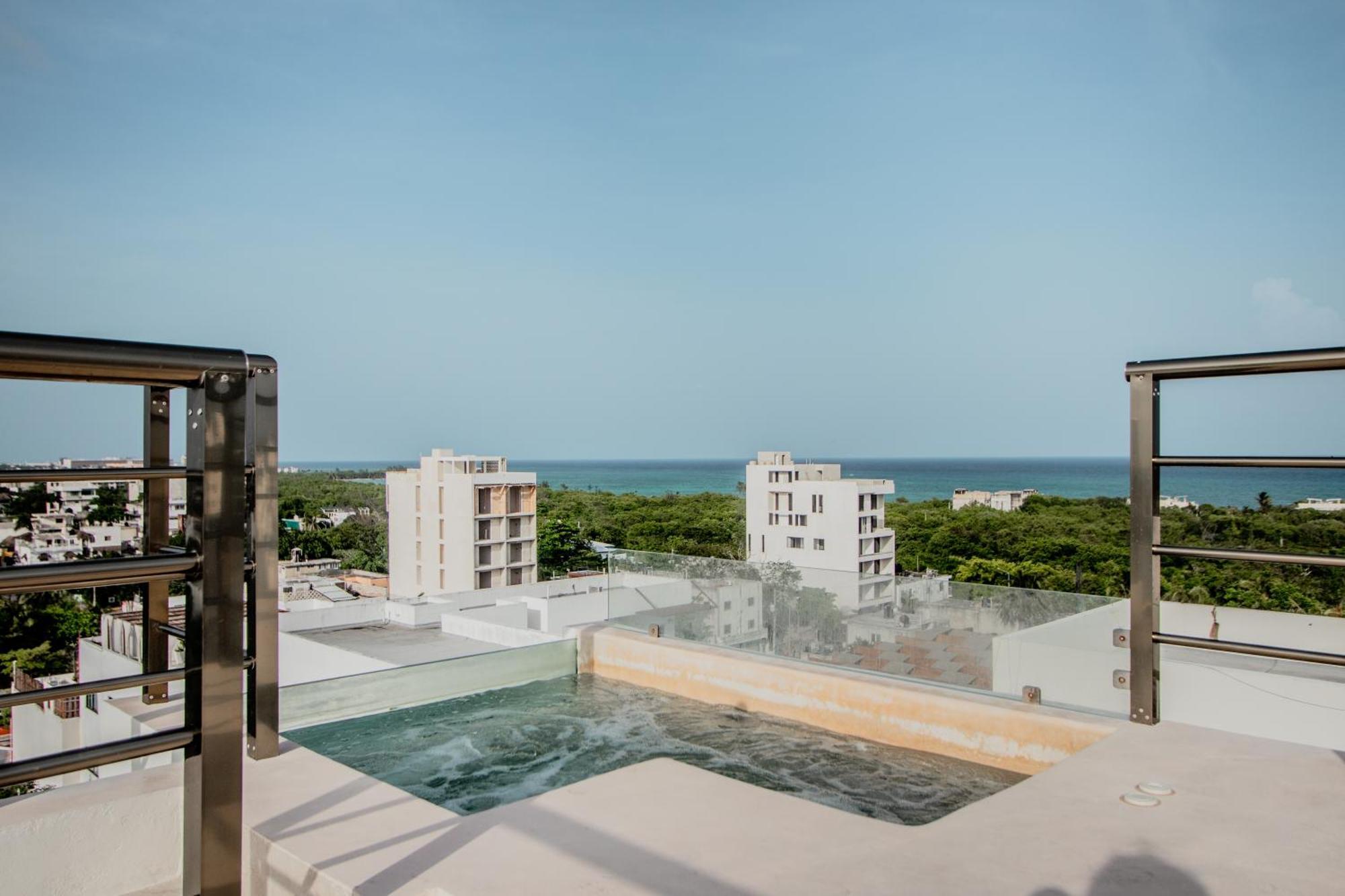 With Ocean View Pool In Av 10 & 60 Street Appartamento Playa del Carmen